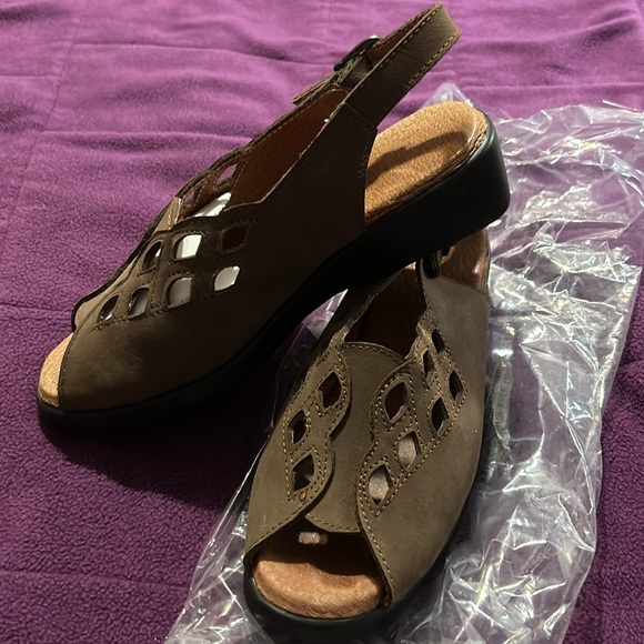 EUC Brown suede-like sandals, size EU 38 - Picture 2 of 3